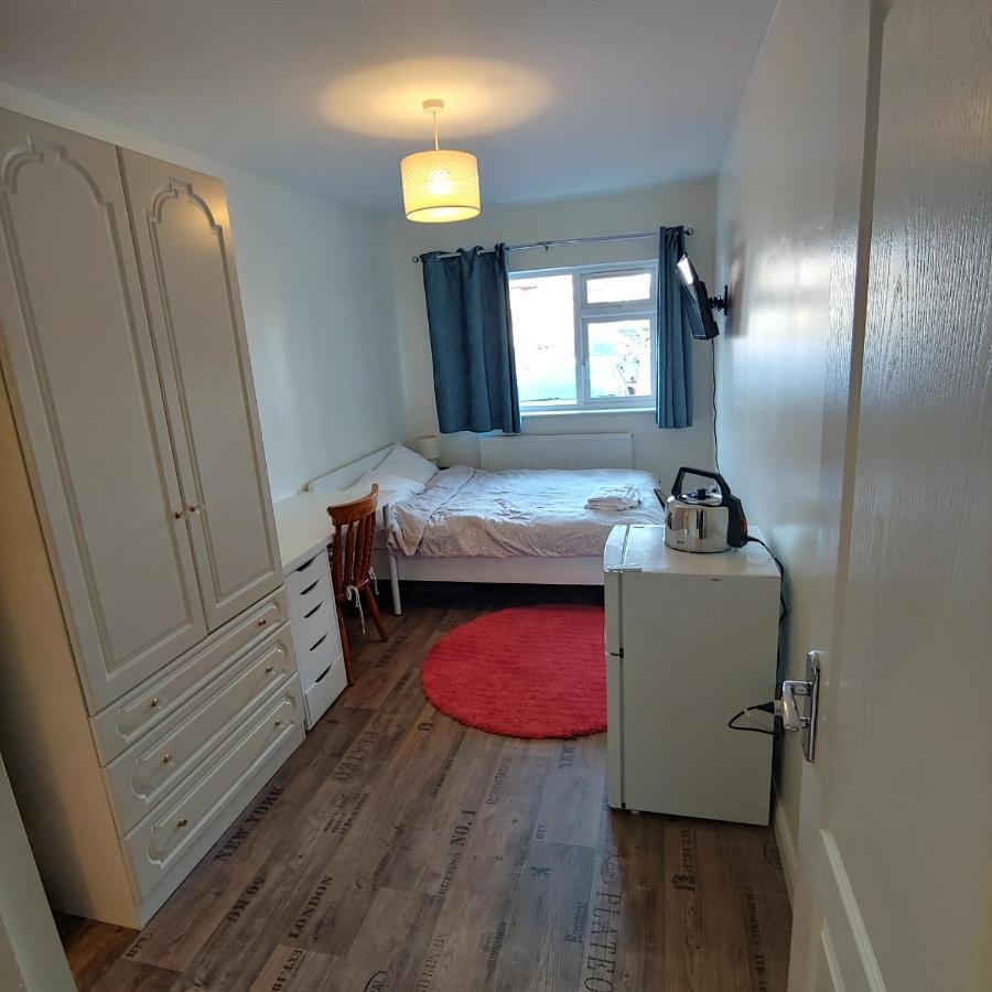Ensuite Master Bedroom, Private Bathroom, Inside Family Home, Walking Distance To Harry Potter Watford (Hertfordshire) Exterior foto