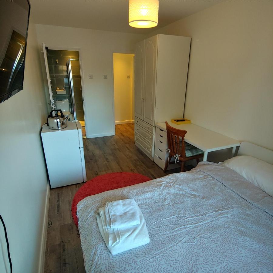Ensuite Master Bedroom, Private Bathroom, Inside Family Home, Walking Distance To Harry Potter Watford (Hertfordshire) Exterior foto