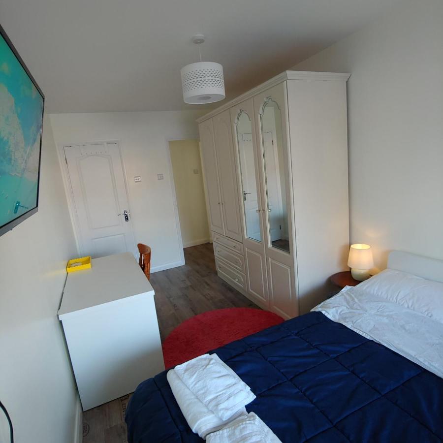 Ensuite Master Bedroom, Private Bathroom, Inside Family Home, Walking Distance To Harry Potter Watford (Hertfordshire) Exterior foto
