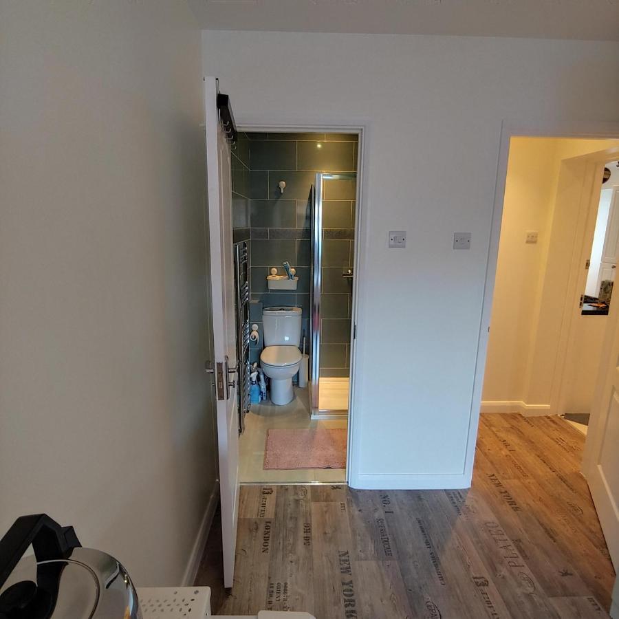 Ensuite Master Bedroom, Private Bathroom, Inside Family Home, Walking Distance To Harry Potter Watford (Hertfordshire) Exterior foto