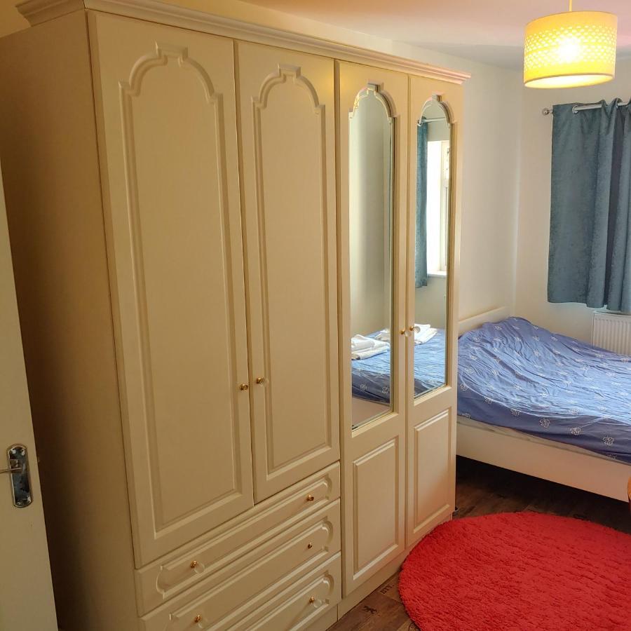 Ensuite Master Bedroom, Private Bathroom, Inside Family Home, Walking Distance To Harry Potter Watford (Hertfordshire) Exterior foto